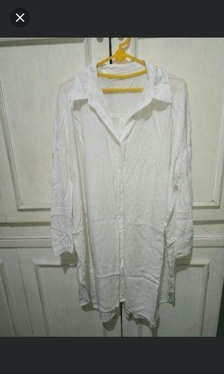 Kemeja Putih oversize