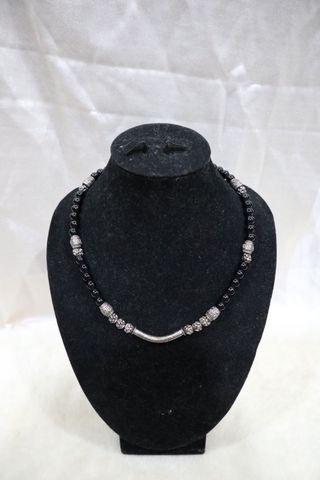 Kalung batu  hitam