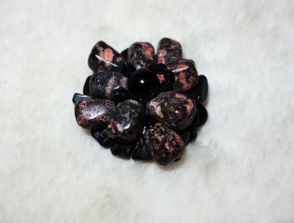 Bros batu coral hitam