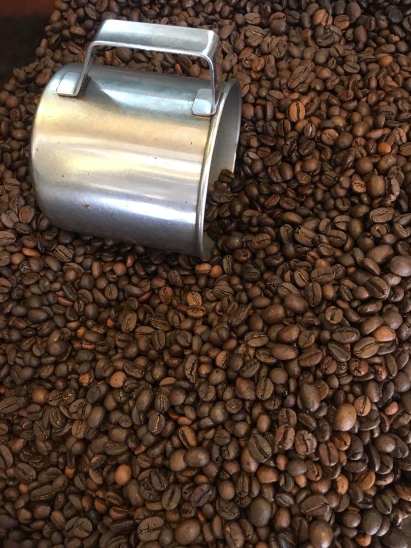 Arabica Medium & Dark Roast Coffee Beans (Organic) (Category: Fresh Produce) located in Manila. Submitted by yogurtown (Listing ID 240965827, Image 3). Description: Among all premium gourmet coffee beans on the world market, Arabica Coffee beans are by far the beans of choice due to their tendency to produce coffees with a good body and a rich flavor. MEDIUM ROAST COFFEE: Medium roast coffee is a brown color and rarely has an oily surface. These 