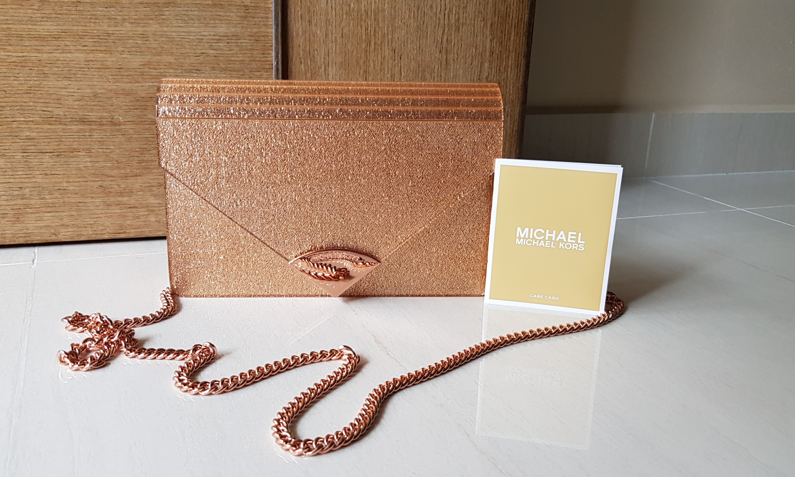 Sale! Authentic Michael Kors MK Barbara Envelope Crossbody Sling Bag Clutch  in Rosegold. Furla, Kate Spade, Tod's, Ted Baker also available., Luxury,  Bags & Wallets on Carousell