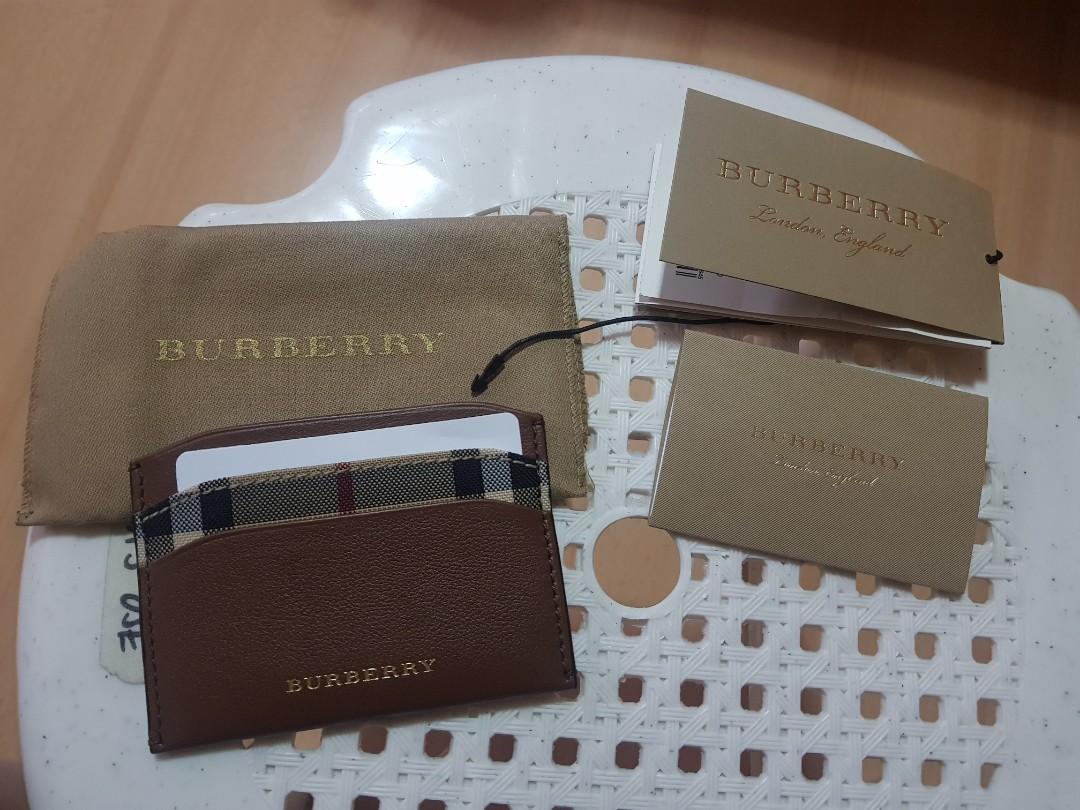 Burberry Card Case Original (Category: Luxury Bags & Wallets) located in San Juan City. Submitted by treasuredcollectibles (Listing ID 242673471, Image 3). Description: Original Burberry Card Case Bought in Hong Kong but never used Comes with Box, Cloth bag, Tag.