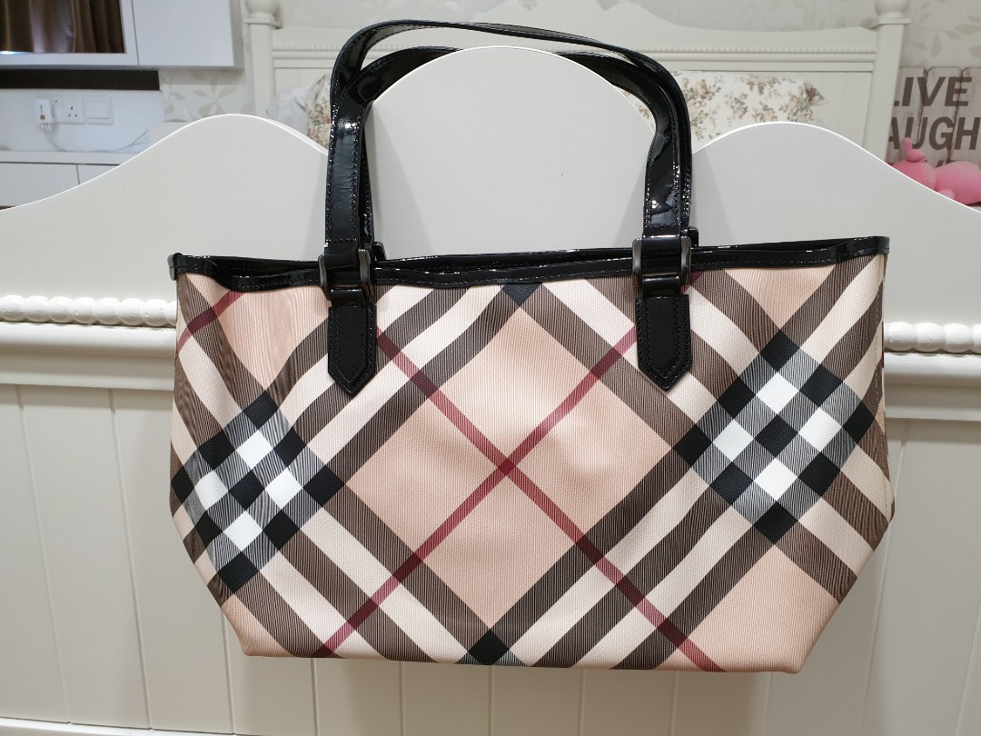 Burberry tote online with zipper