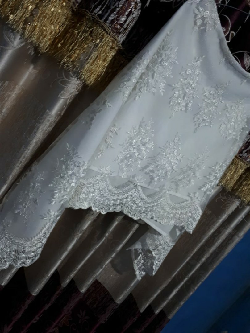 cape brukat putih, Fesyen Wanita, Pakaian Wanita, Atasan di Carousell