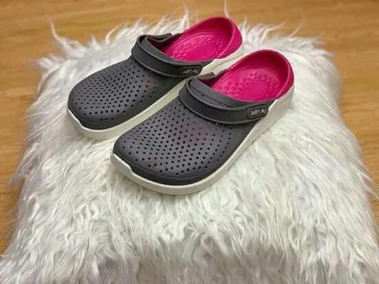 Crocs Far light Women s Fashion Footwear Flats Sandals on