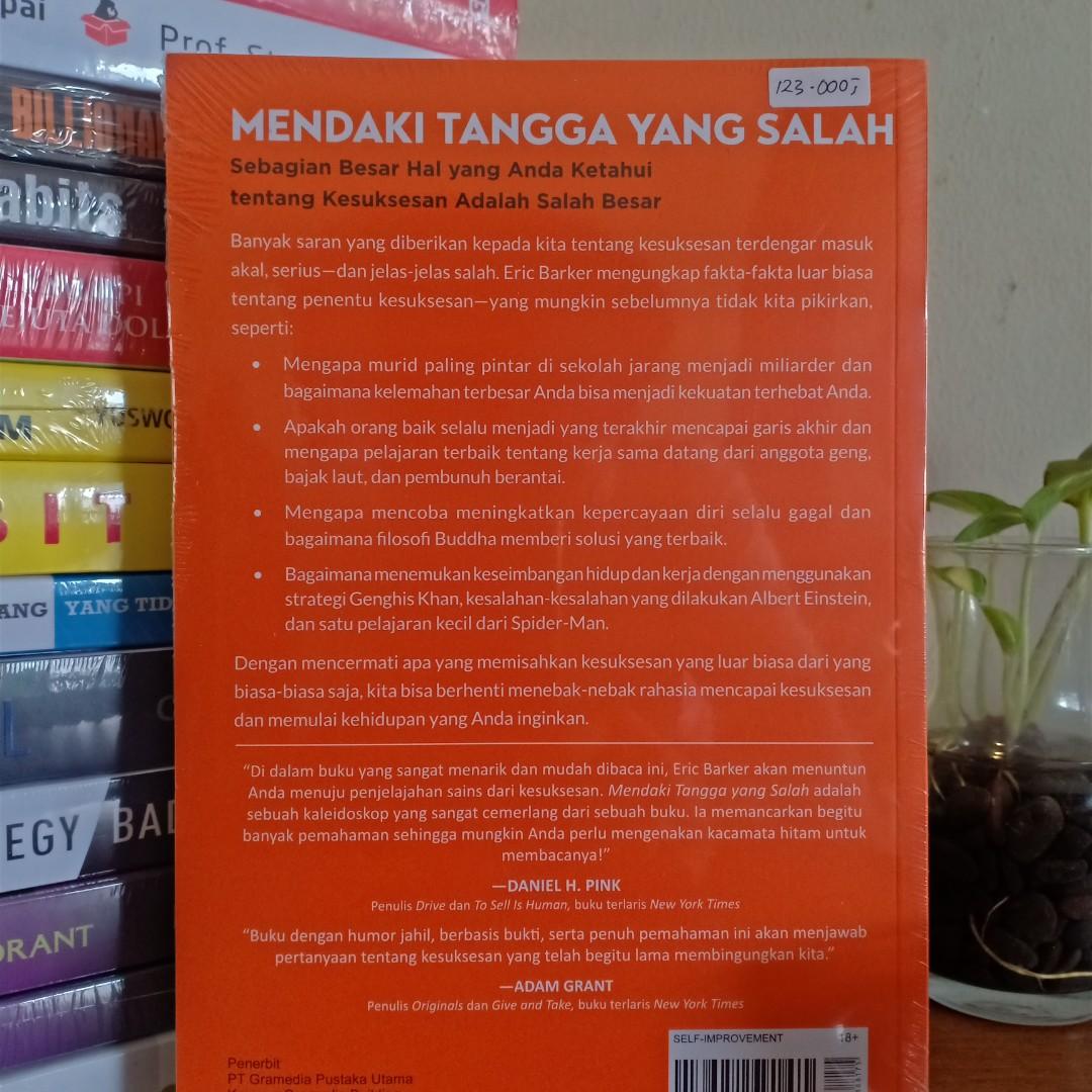 Mendaki Tangga Yang Salah Karya Eric Barker Buku Alat Tulis Buku Di Carousell