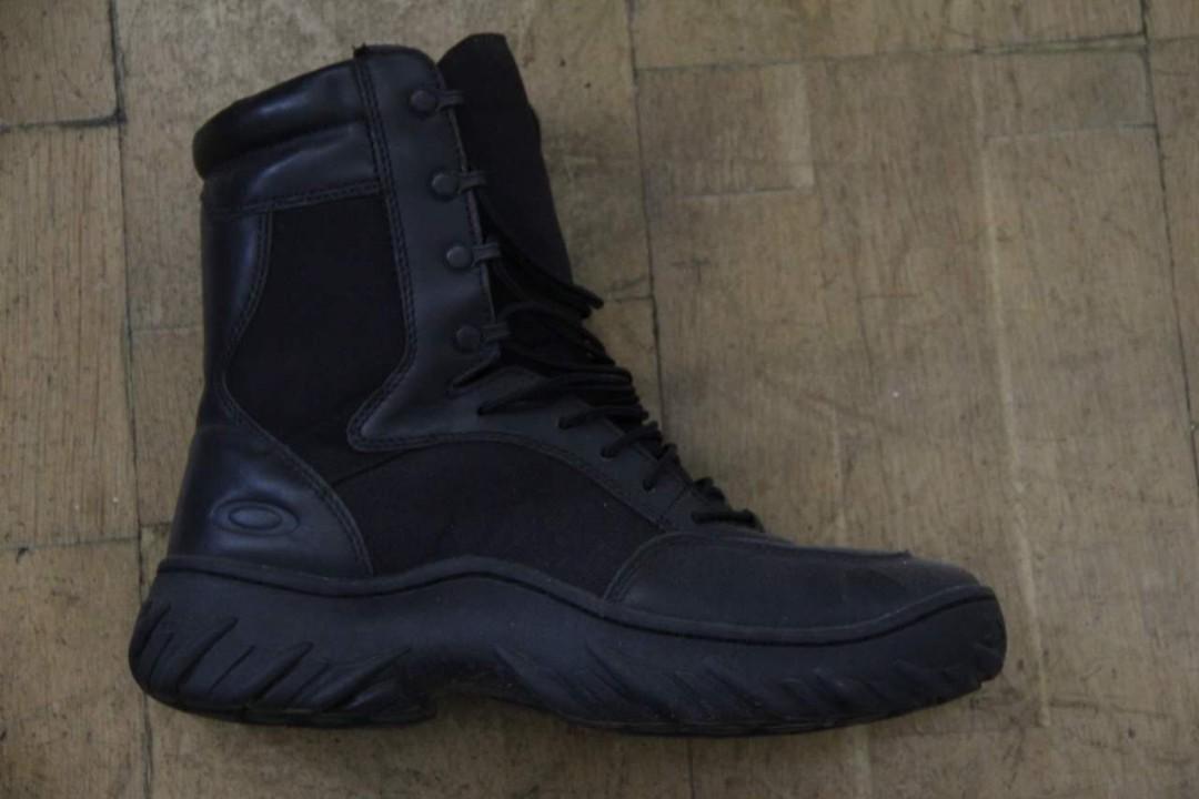 oakley abu boots