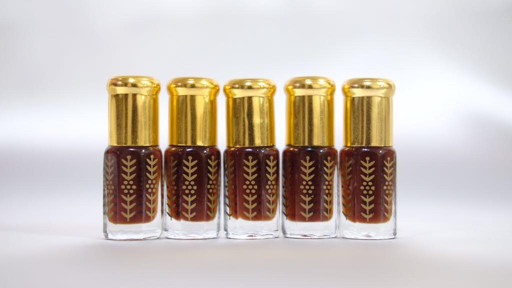 Oudh Cambodi (Category: Home Fragrance) located in Singapore. Submitted by muhd.affan (Listing ID 241979310, Image 3). Description: For Cambodi or Oud lovers, this could be your go to everyday wear, or you could only use it on special functions or majlis. Pure, sweet, woody, dried fruits, earthy and very stunning scent, you could sit and enjoy it for hours. More than 12 years of vintage. You can tell by its texture And viscosity once applied on s