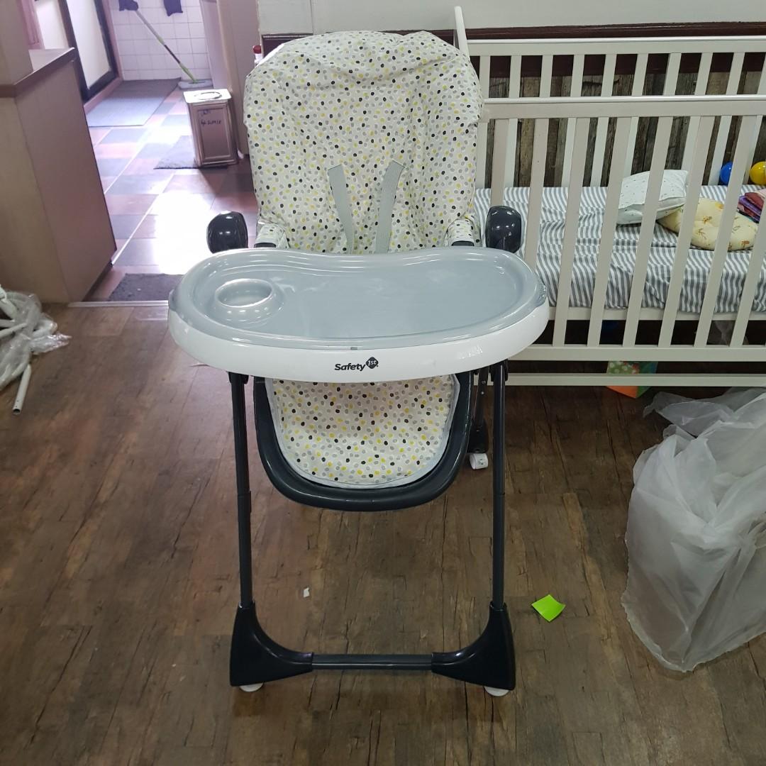 safety 1st table and chairs