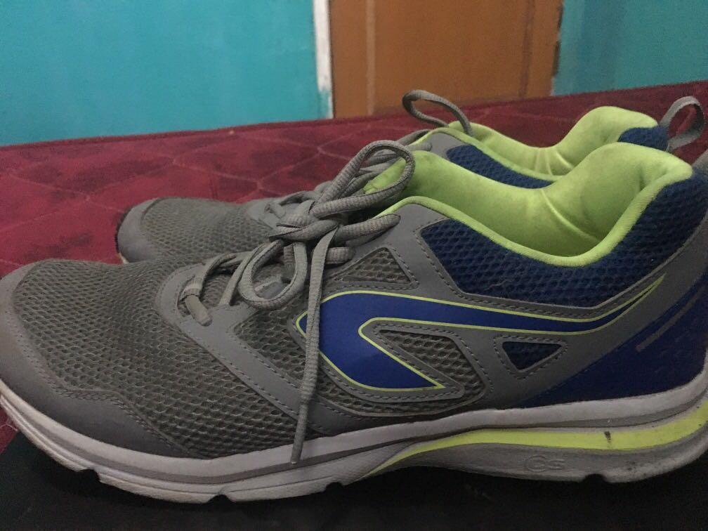 sepatu lari kalenji