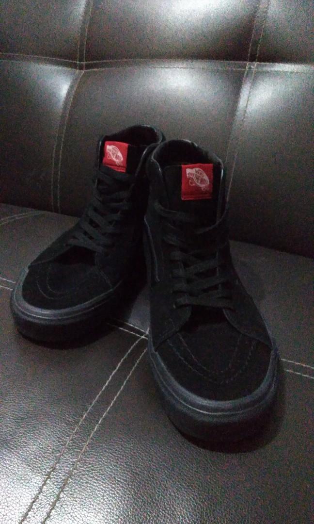 sk8 hi triple black