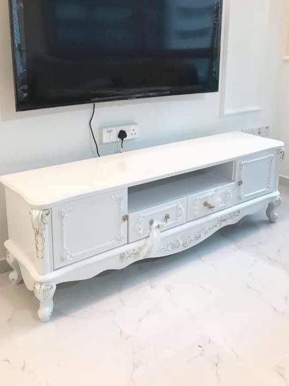 White Victorian Style Gold Touch 160 Cm Tv Console Cabinet