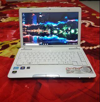 TOSHIBA Satellite L735