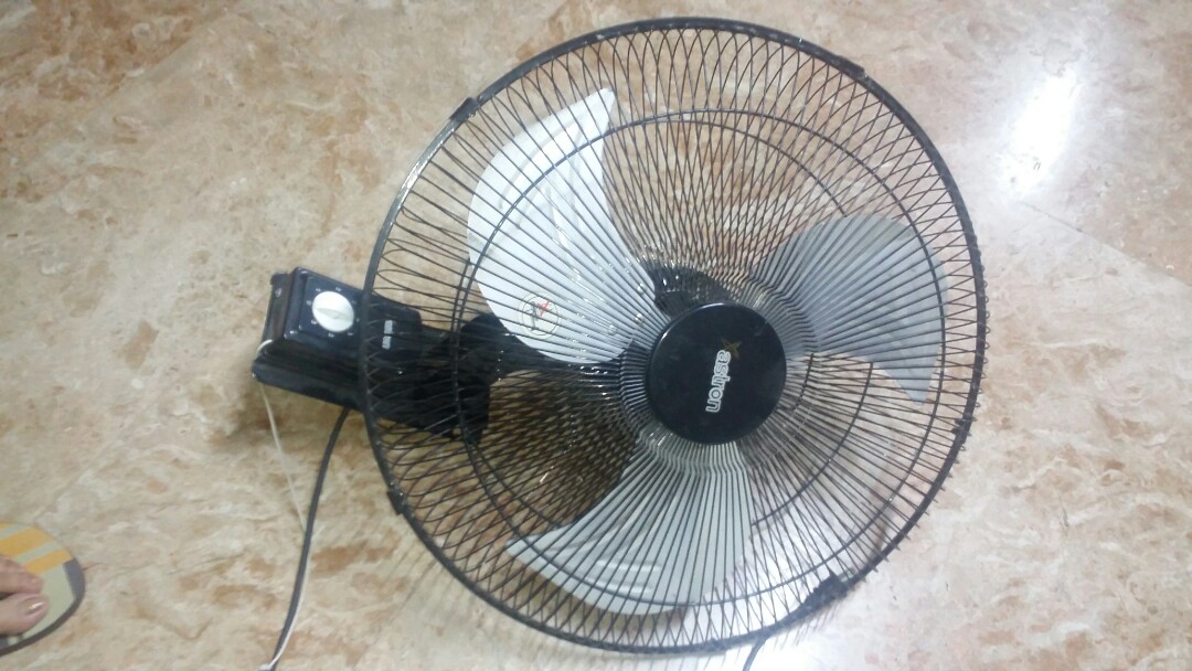 Astron wall fan 18 inches, Furniture & Home Living, Lighting & Fans, Fans on Carousell