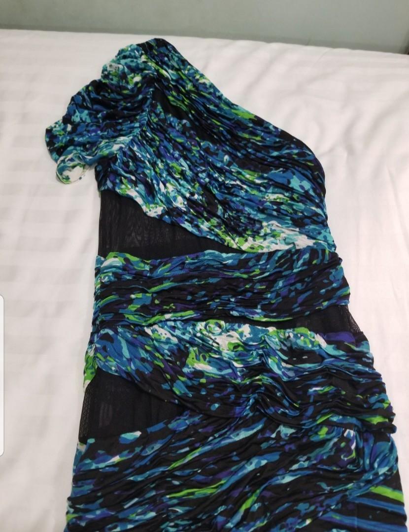 bcbg venus cut patterned bodycon dress (Category: Dresses) located in Quezon City. Submitted by krista_closet (Listing ID 242804194, Image 3). Description: .