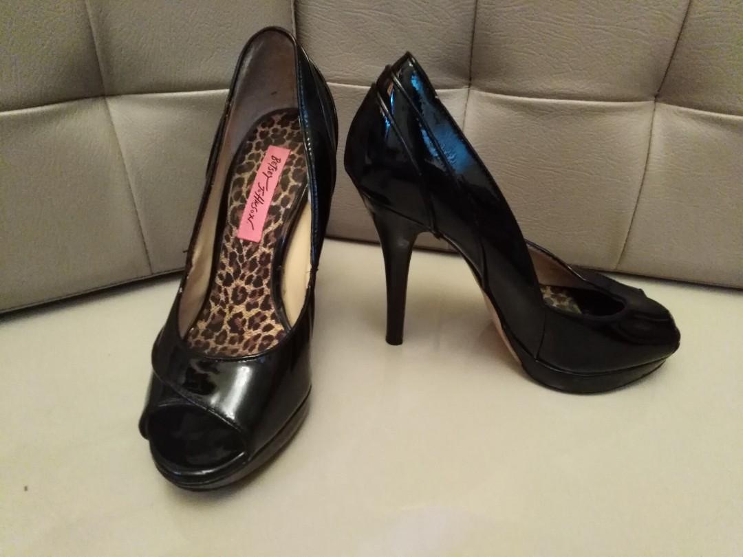 betsey johnson black heels
