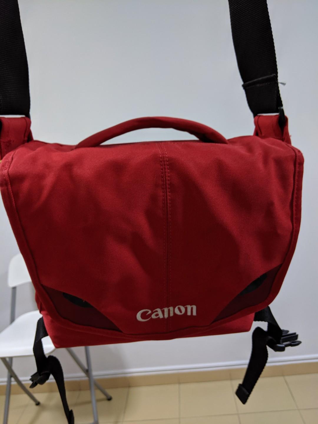 Crumpler camera bag - EOS (Category: Camera Bags & Carriers) located in Singapore. Submitted by cy526 (Listing ID 242868430, Image 2). Description: Used but still in good condition camera bag. Can easily fit a DSLR size camera. Self collection.