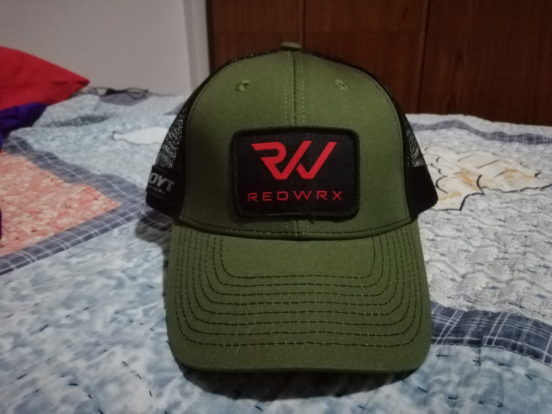 Hoyt Archery Redwrx Trucker Hat / Cap, Men's Fashion, Watches