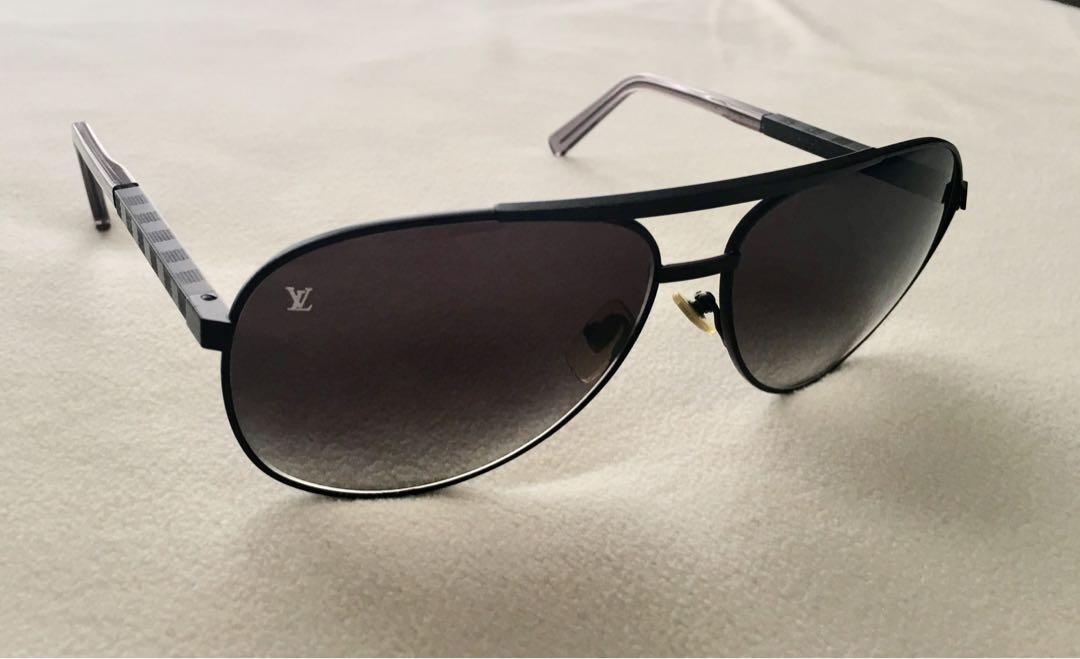 Louis Vuitton Attitude Pilote Sunglasses, Grey