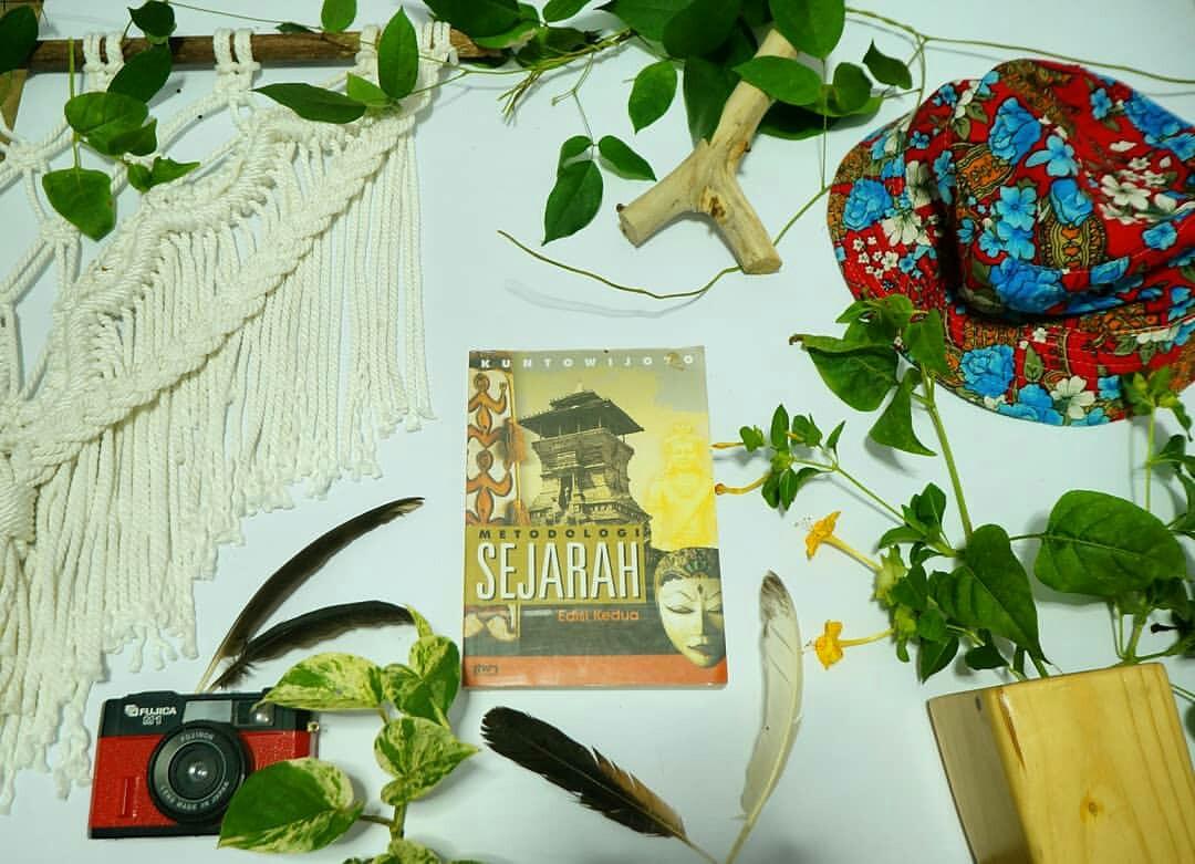Metodologi Sejarah Kunto Wijoyo Buku Alat Tulis Buku Di Carousell