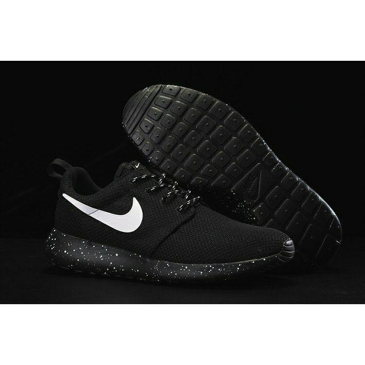 Nike Roshe Run Oreo, Men'S Fashion, Footwear, Sneakers On Carousell
