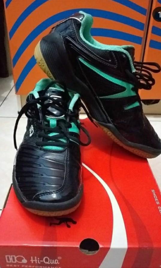 Sepatu Bulutangkis Hi Qua Size 42 Olah Raga Perlengkapan Olahraga Lainnya Di Carousell