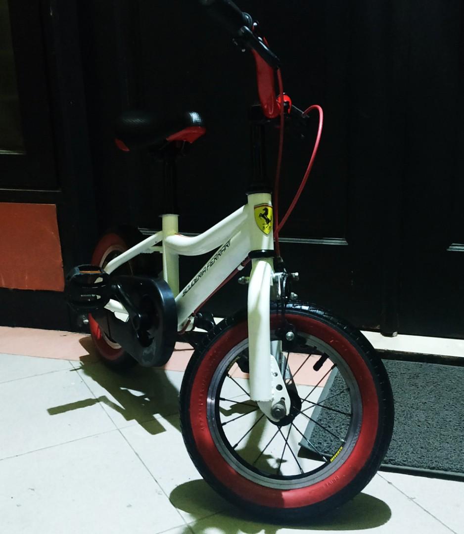 Sepeda Anak Ferrari Size 12 Olah Raga Sepeda Di Carousell