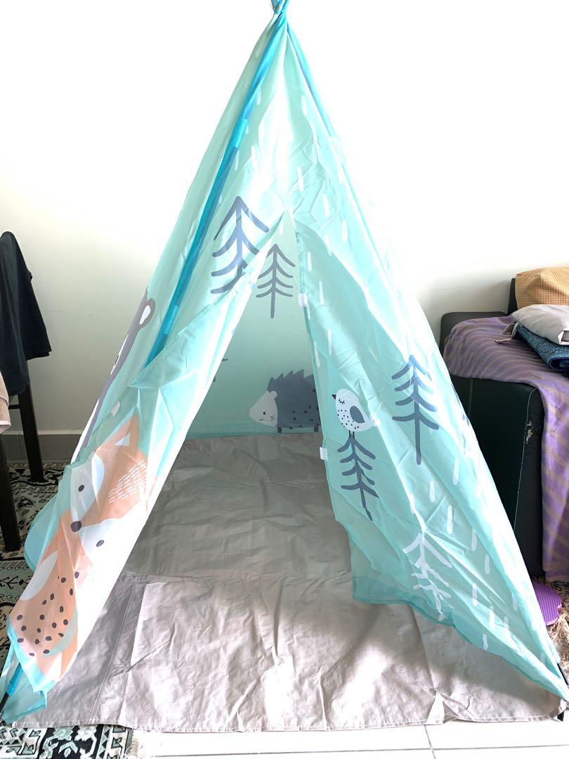 Teepee Large (Category: Kids' Tables & Chairs) located in Kuala Lumpur. Submitted by plovedme (Listing ID 242844007, Image 2). Description: New Teepee Large can fits up to 4 kids.