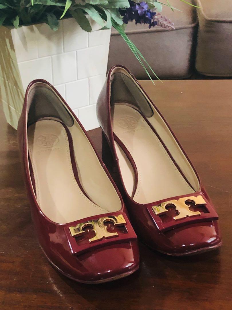 Tory Burch Burgundy Gigi Patent Mid-heel Port Royal Logo Pumps, Women's  Fashion, Footwear, Flats on Carousell