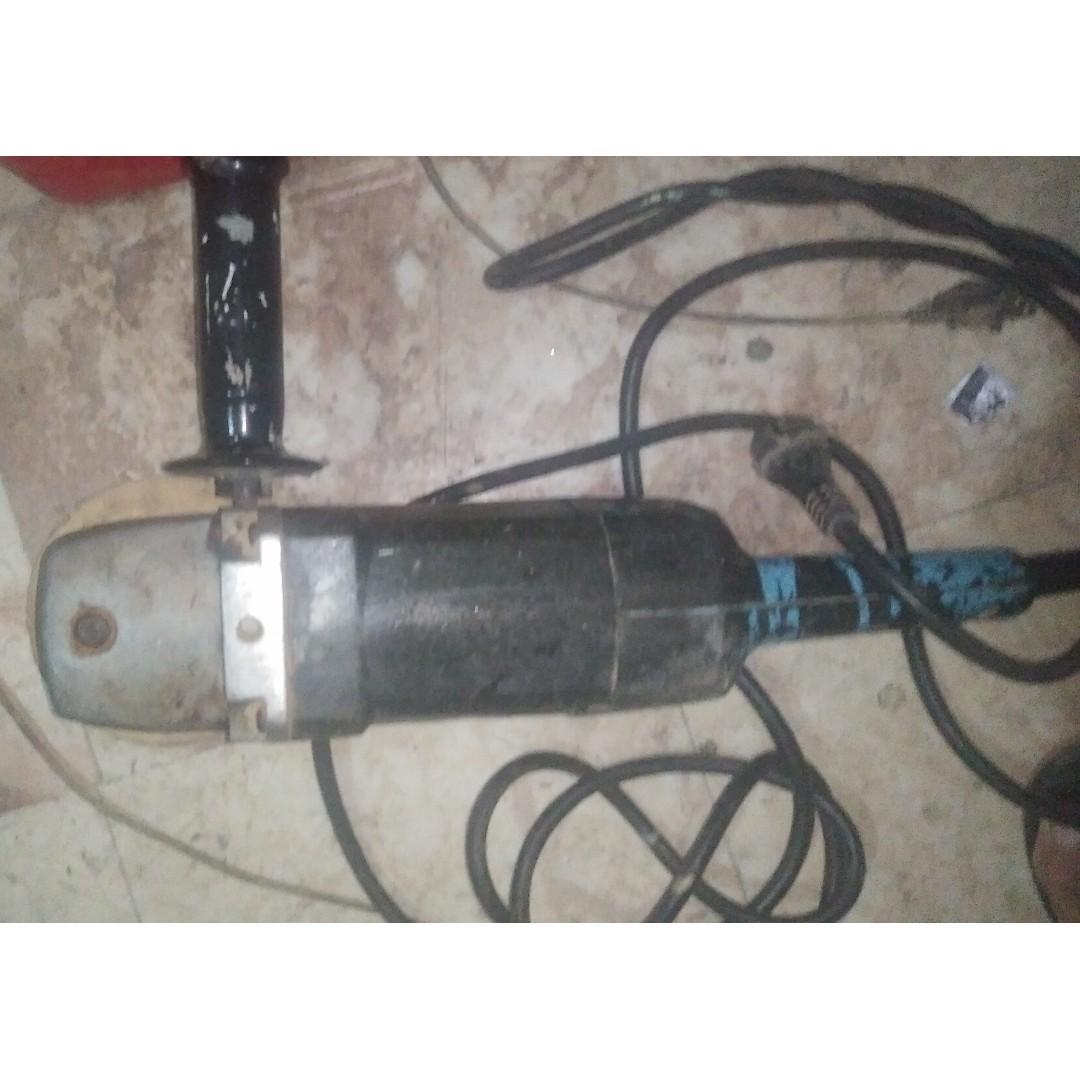 7" grinder/ cutter (Category: Construction Tools & Equipment) located in Malabon City. Submitted by tan.alex13 (Listing ID 243001151, Image 3). Description: 7" blk and decker grinder , cutter , perfect fro cutting granite, or sanding , retouching corner of wood parquet. in good condition ready to use nothing to fix, slightly negotiable , alex or jess.