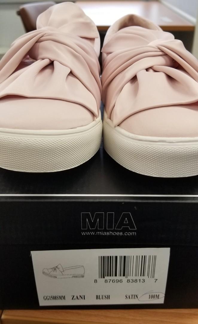 Mia zani best sale bow sneaker