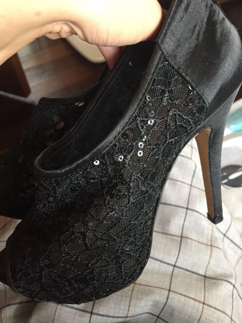 Aldo Sequined Heels (Category: Heels) located in Quezon City. Submitted by ____kp (Listing ID 242964525, Image 3). Description: Hi! Selling heels i wore for only 2 hours max. Very nice in actual with intricate sequin details! STILL NEGOTIABLE RFS: not gonna use it anytime soon :) Thanks !.