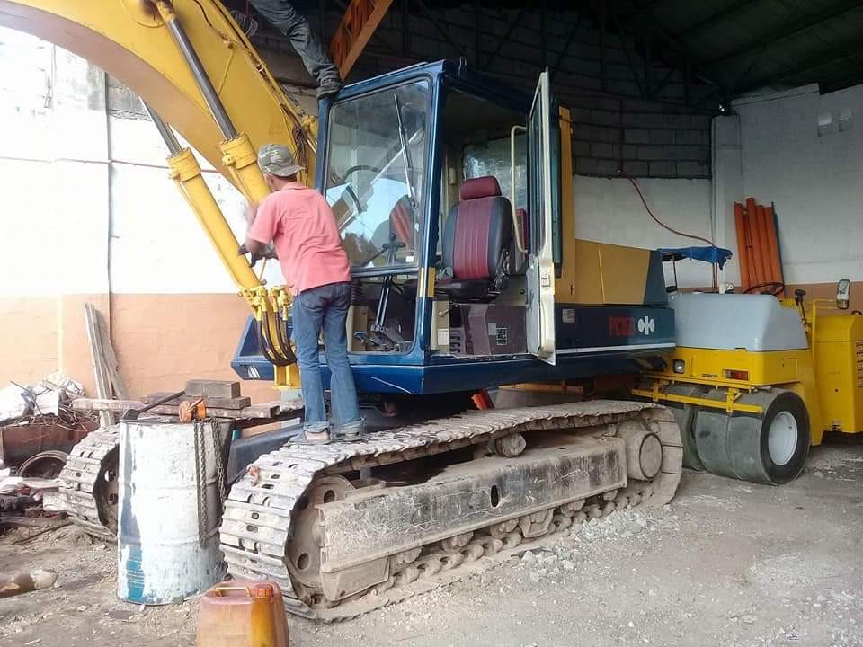 Backhoe for Rent Bulldozer Selfloading Crane Dumptrucks Boomtruck Compactor