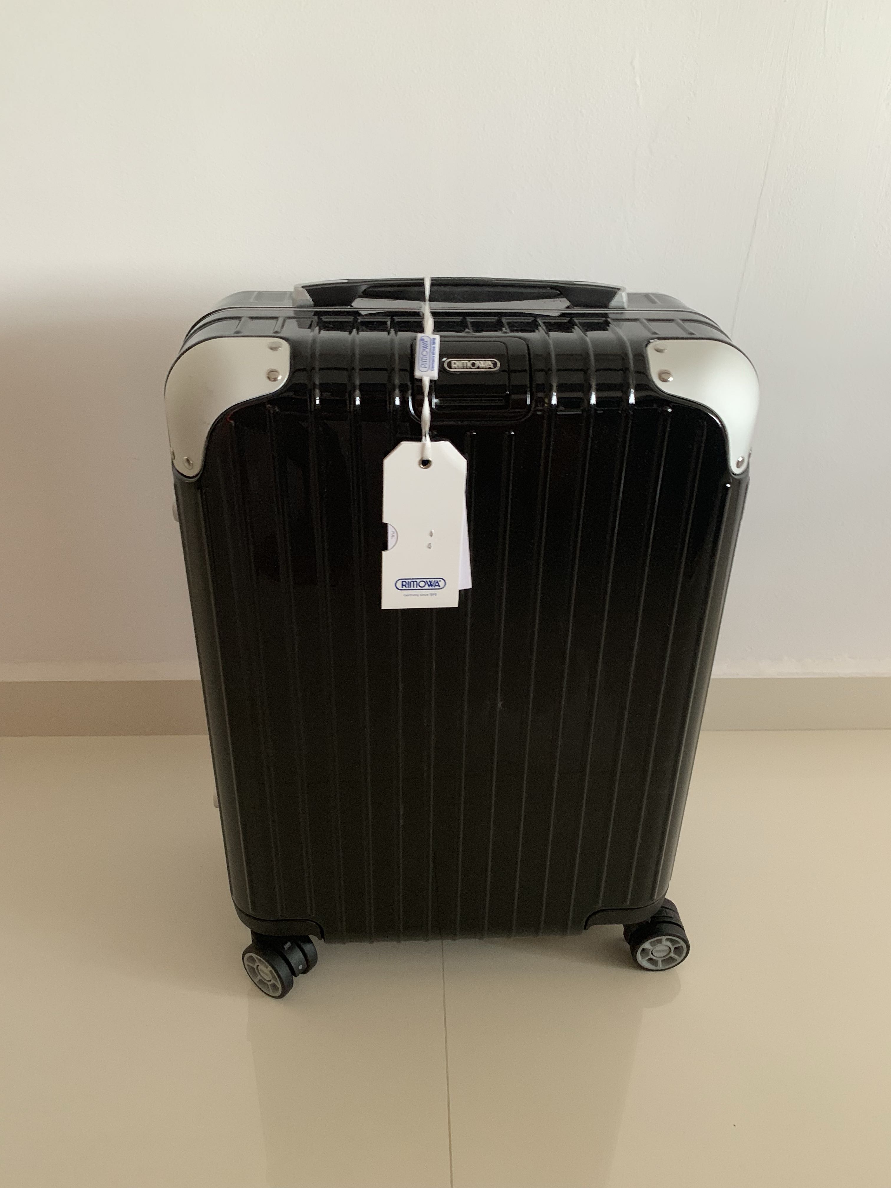 smallest rimowa carry on