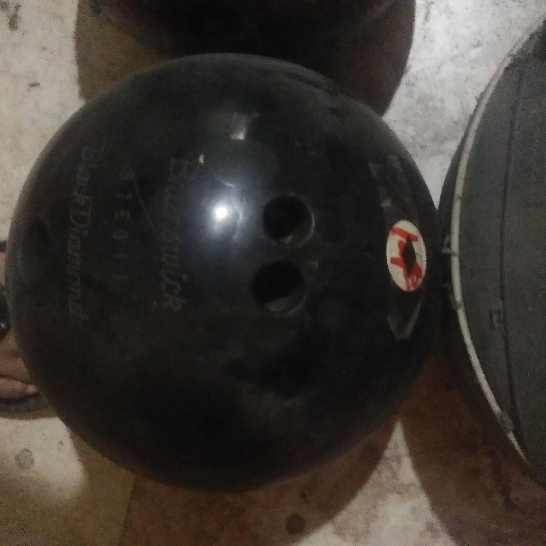 brunswich bowling ball (Category: Kites) located in Malabon City. Submitted by tan.alex13 (Listing ID 243000307, Image 3). Description: 14 and 15 lbs pounds available all black in color , good condition , ready for use, look form alex or jess, for further detail pls call us. fix price , tawad will be ignored.