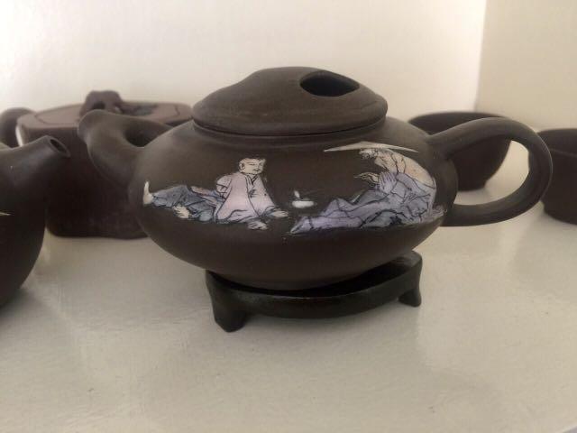 Chinese Tea Set (Category: Coffee & Tea Tableware) located in Quezon City. Submitted by uyflo (Listing ID 242959726, Image 2). Description: 8pcs Each kettle - height 5.5in Each cup - height 2.5in.