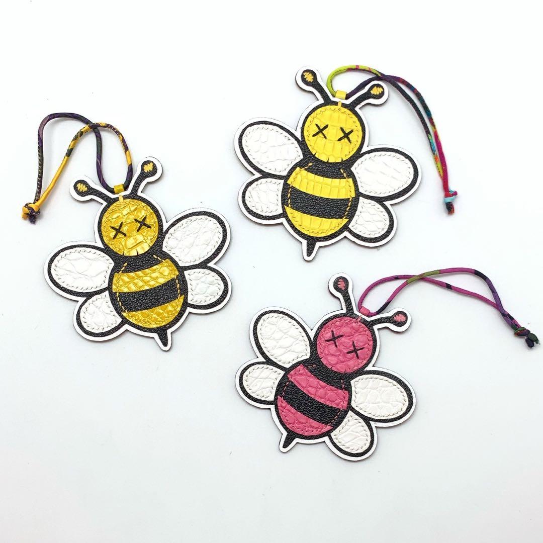 bee croc charm