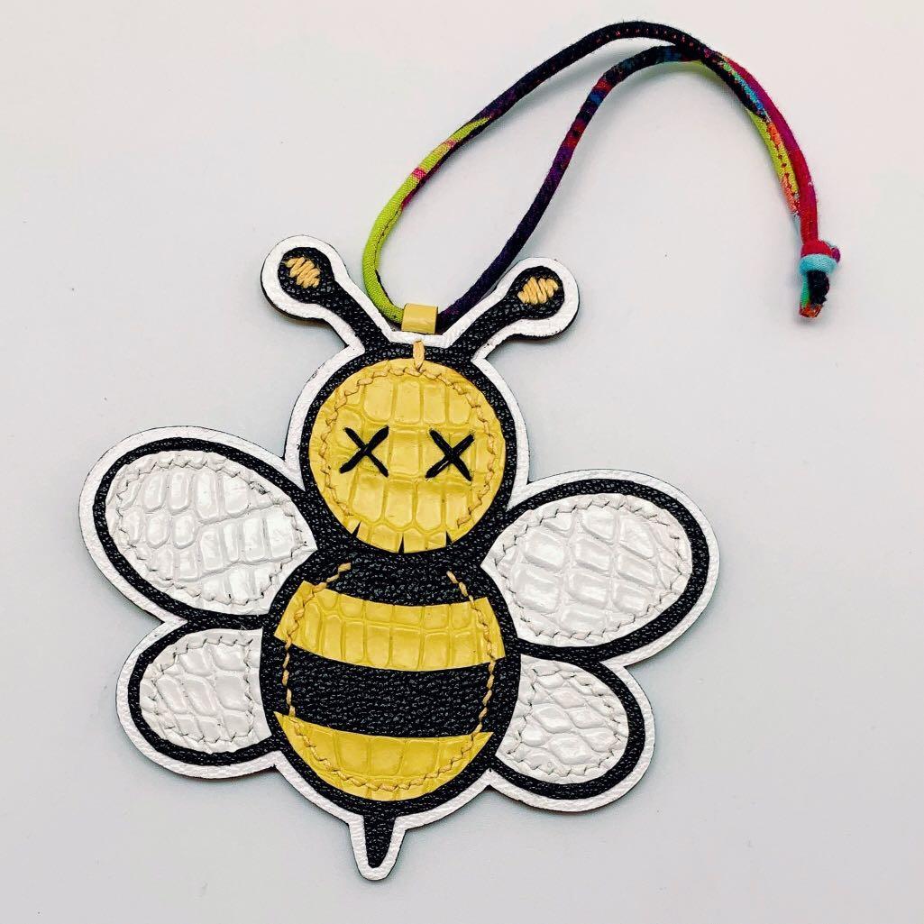bee croc charm