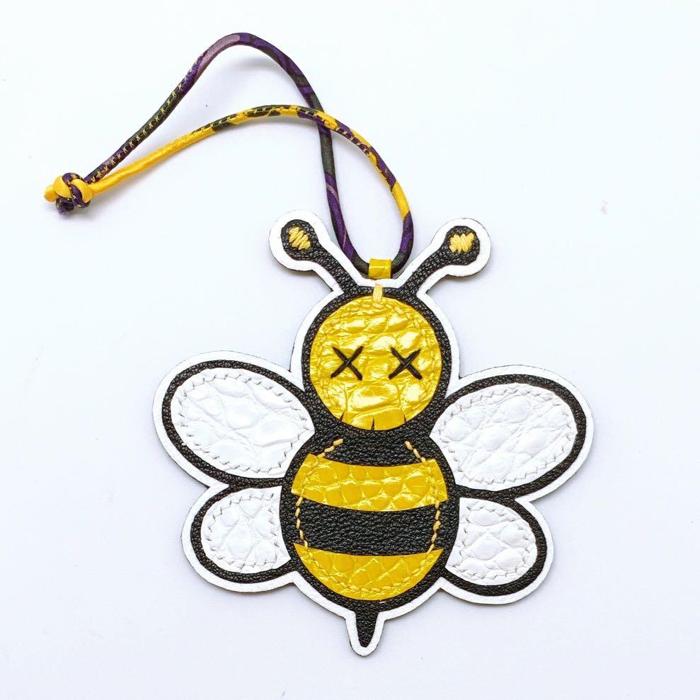 bee croc charm