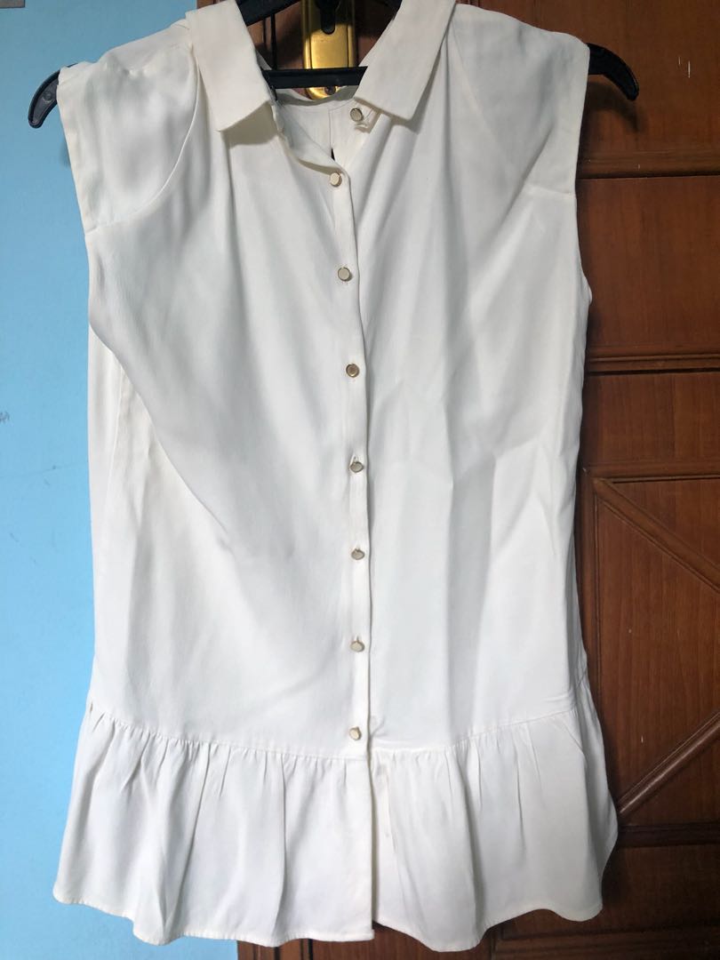Massimo Sleeveless White Button Up Top 