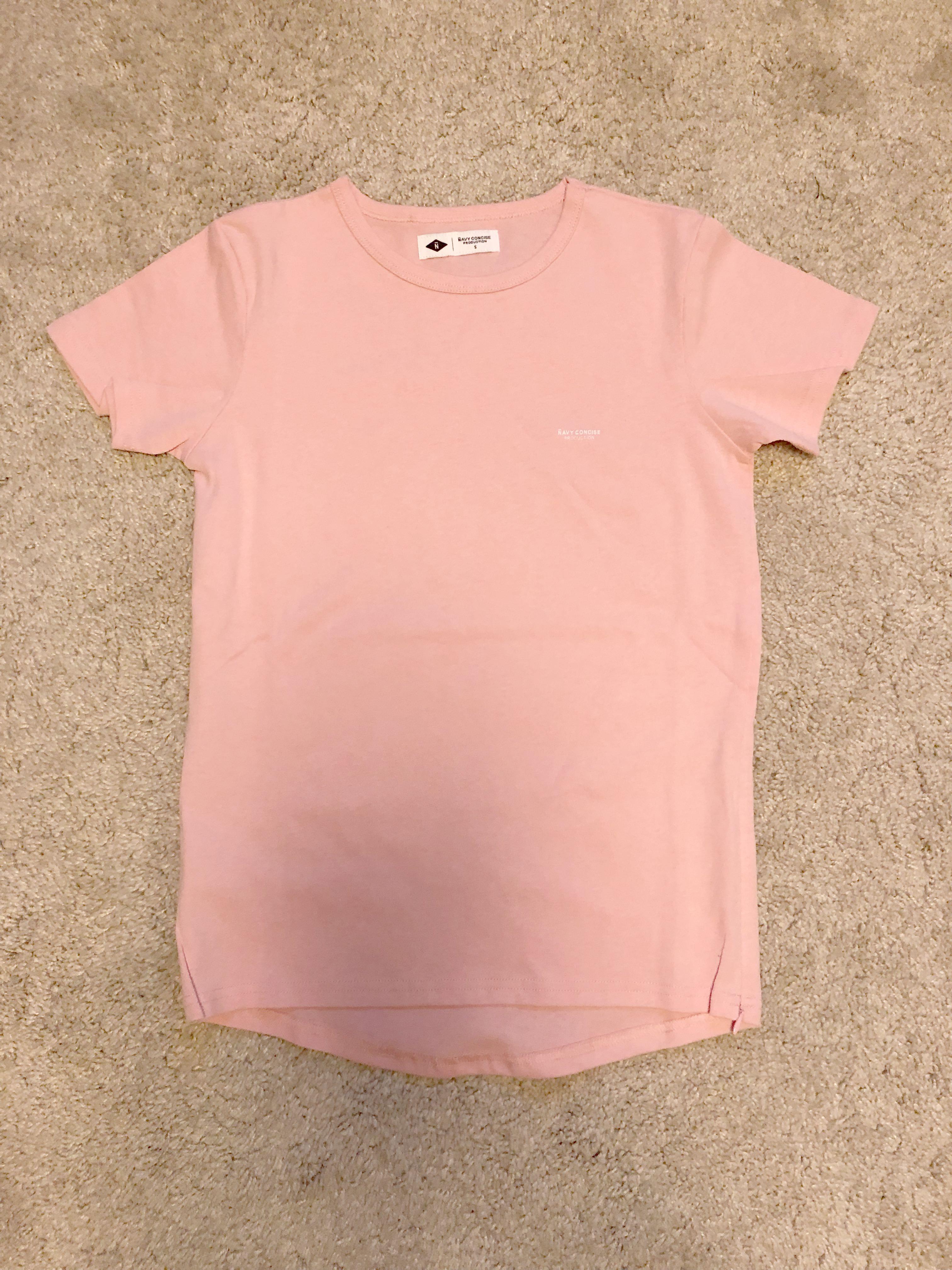 pink tee