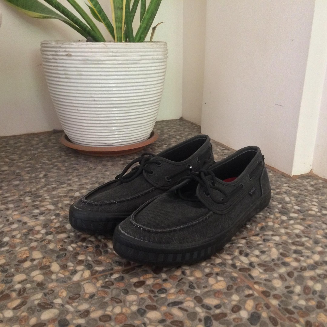 Levi's comfort tech shoes price store