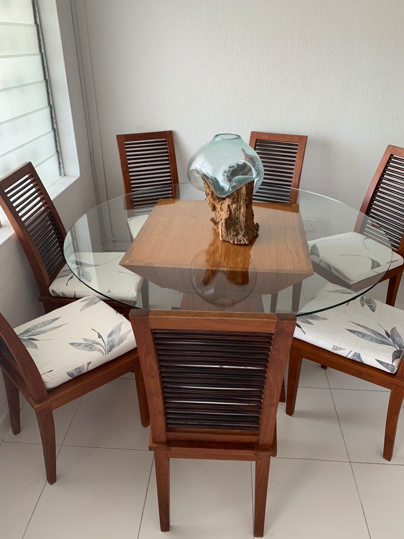 Stunning teak and glass TOP 8seater round dining table., Furniture