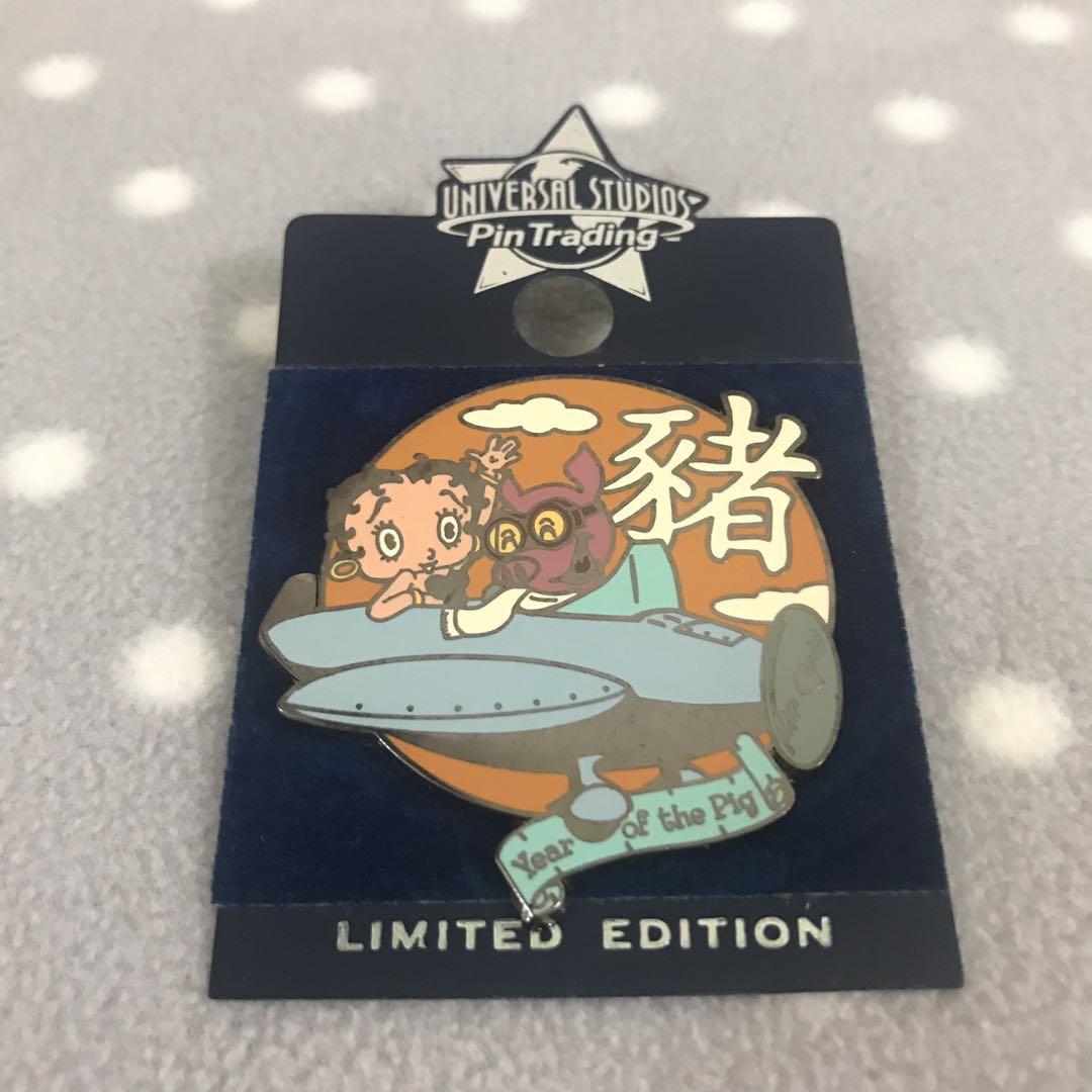 Universal Studios Pin Trading Badge Limited Edition Singapore Year of