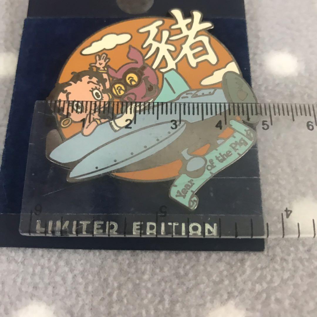 Universal Studios Pin Trading Badge Limited Edition Singapore Year of