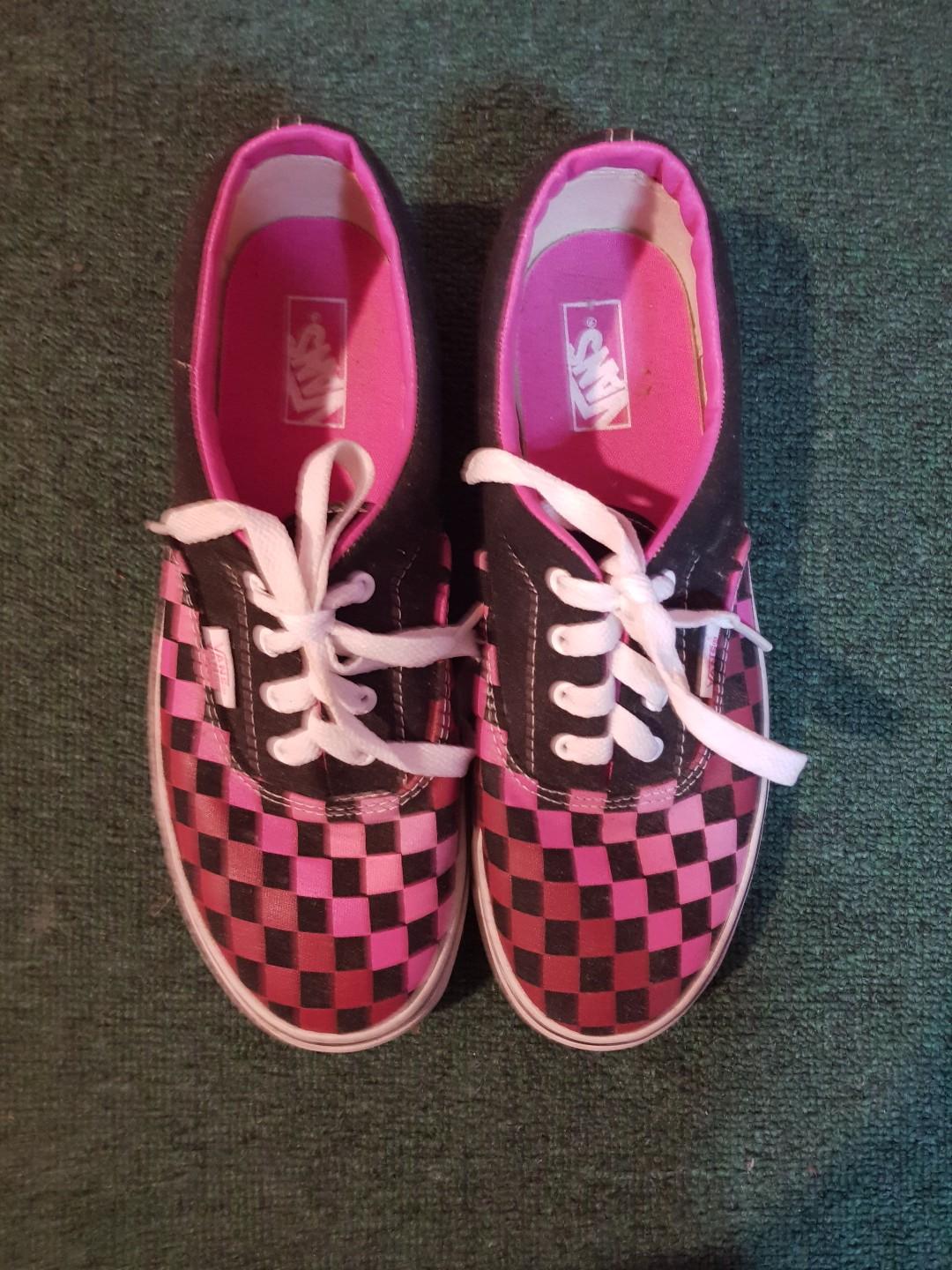 vans checkered pink and black