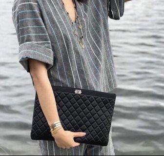 Chanel boy款手拿包