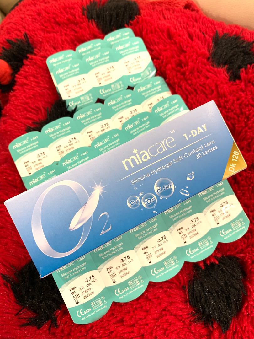 DAILY CONTACT LENS (Power Left & Right 375), Health & Nutrition, Face