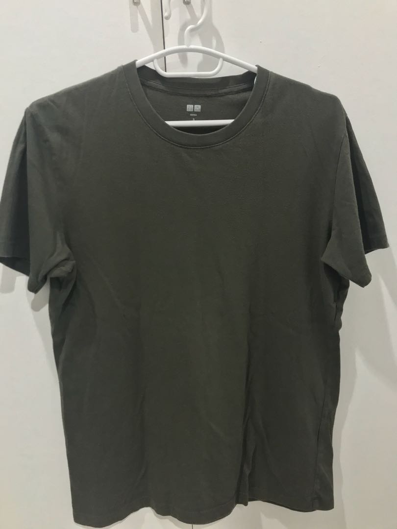 Dark Green Uniqlo Tshirt Supima Cotton, Men's Fashion, Tops & Sets ...