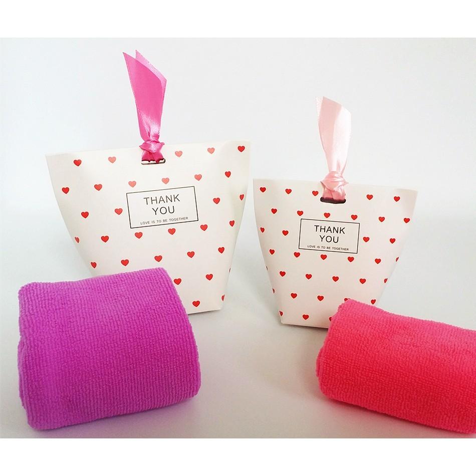 Doorgift Towel Handkerchief Cenderahati Kahwin Sapu Tangan Tuala Wedding Favor Hobbies Toys Stationery Craft Occasions Party Supplies On Carousell